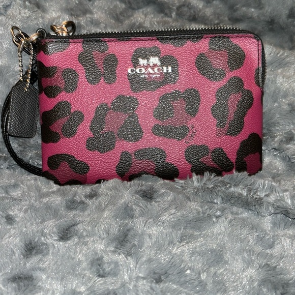 Coach Ocelot Coach Print Corner Zip Wristlet F64238 - Picture 1 of 9